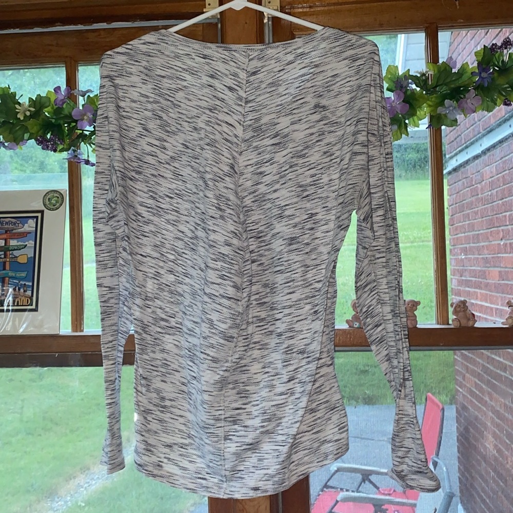 Lululemon shirt - Picture 2 of 4